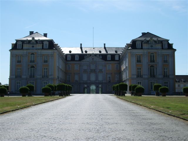 Schloss Augustusburg vom Hauptportal aus